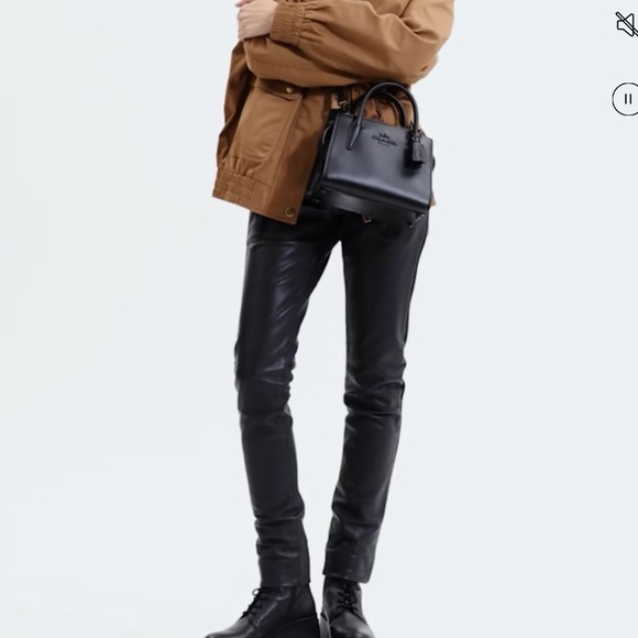 Coach Andrea Carryall - Picture 4 of 10